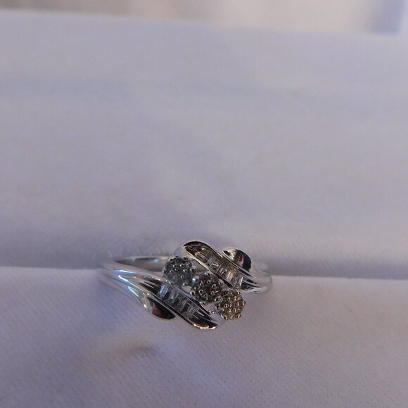 Ladies 925 Stainless Steel Moissanite Ring - Picture 6 of 7